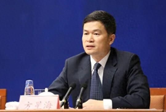 方星海被查前	，夸赞内地量化投资机构成长得很好，建议推出“中国指数” 曾任中国证监会副主席9年